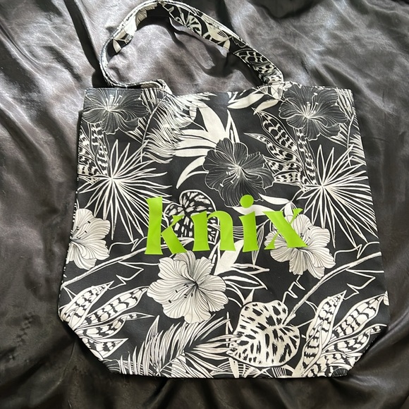 Knix Tote - Picture 2 of 2